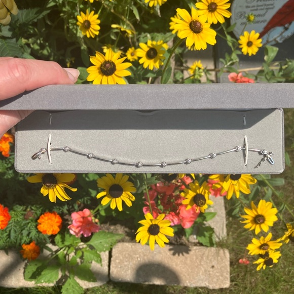 10 Kt White Gold Diamond Bracelet. - Picture 6 of 9